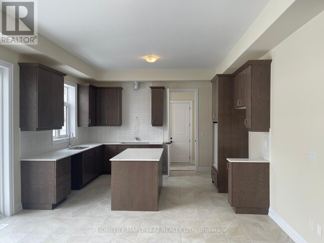 Building Photo - 28 Pearsall Pl