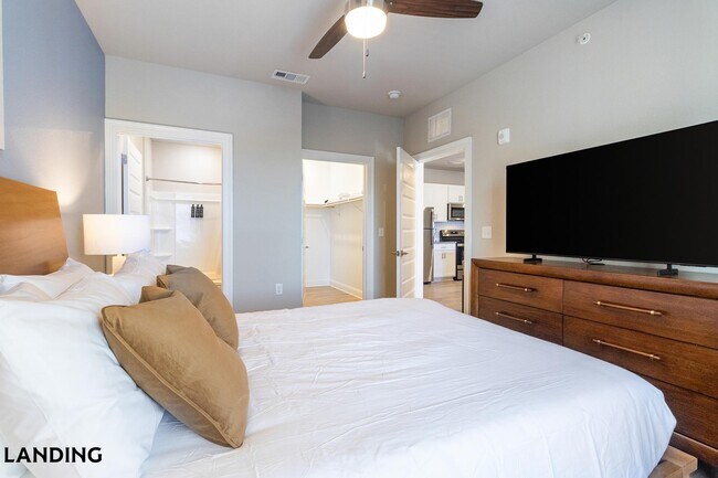 Building Photo - 301 E Redstone Ave