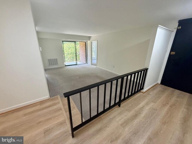 Building Photo - 15 Silverwood Cir