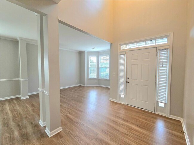 Building Photo - 621 Roxtree Ct NE