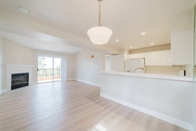 Building Photo - 7001 Ballena Way