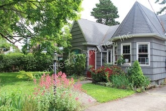 Building Photo - 7622 SE 36th Ave