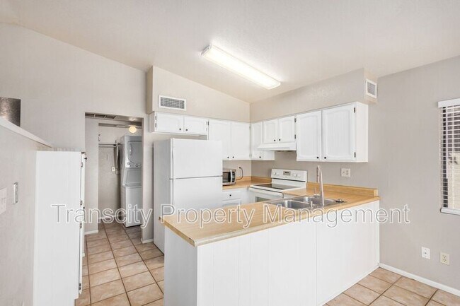 Foto del edificio - 832 W Laguna Dr