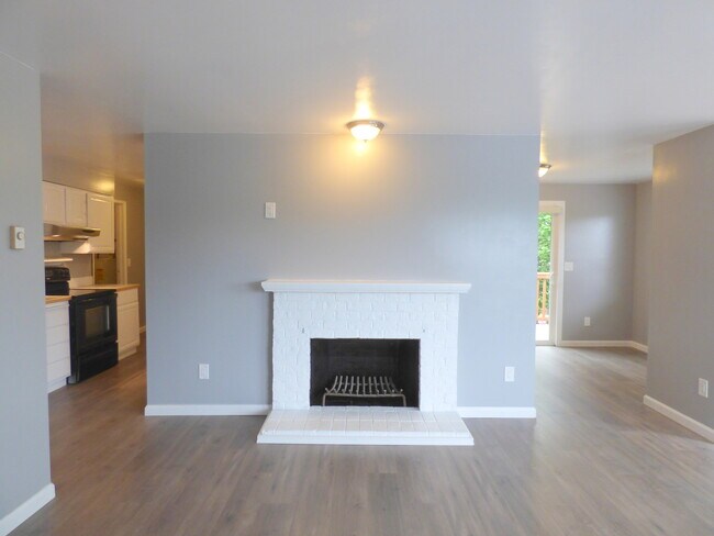 Building Photo - Charming West Seattle Rambler in the Priva...