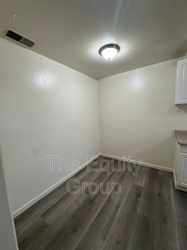 Foto del edificio - 402 N West St