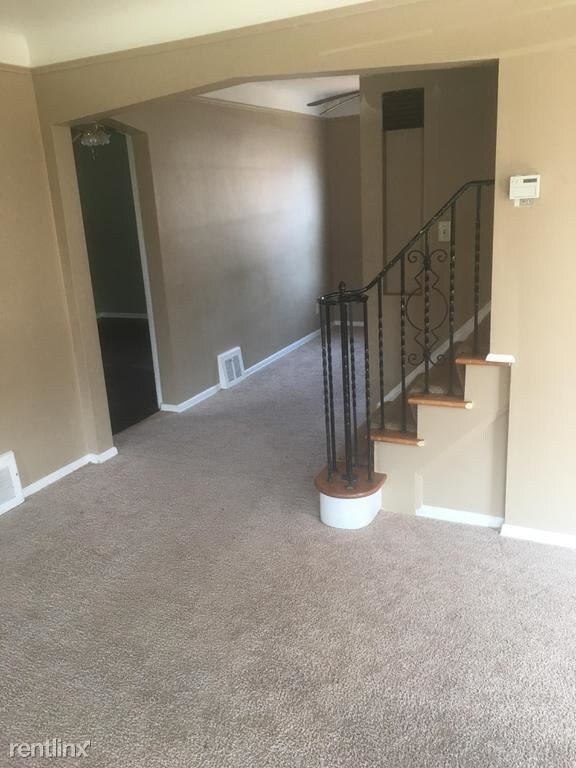 Foto del edificio - 3 br, 1 bath Apartment - 14317 Granger Rd