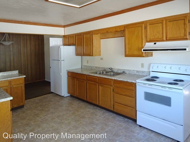 Building Photo - 3 br, 1 bath House - 580 Lozier Lane