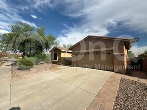 Building Photo - 1419 W Red Creek Dr