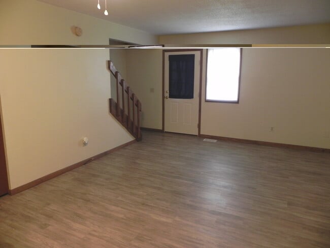 Building Photo - 6008 Red Oak Dr