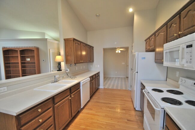 Building Photo - VERY NICE NEIGHBORHOOD