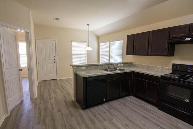 Building Photo - Somerset Trails - 9407 Dogwood Hill, San A...