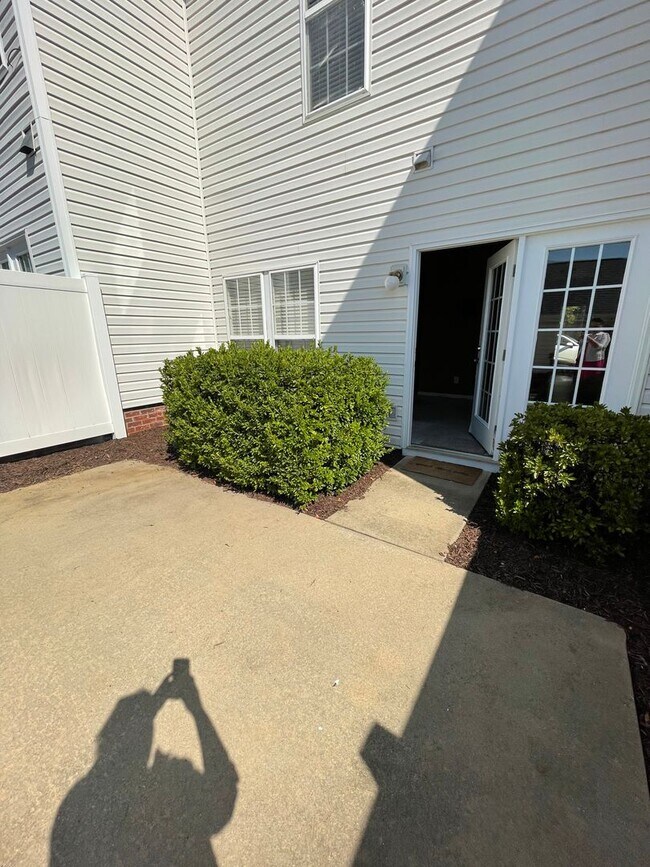 Foto del edificio - Hadley Commons 2 Bedroom 2.5 Bath Townhome