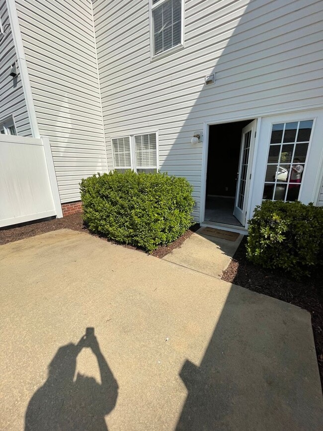 Building Photo - Hadley Commons 2 Bedroom 2.5 Bath Townhome Minutes from Bridgeway Station !! $500 off the First M...