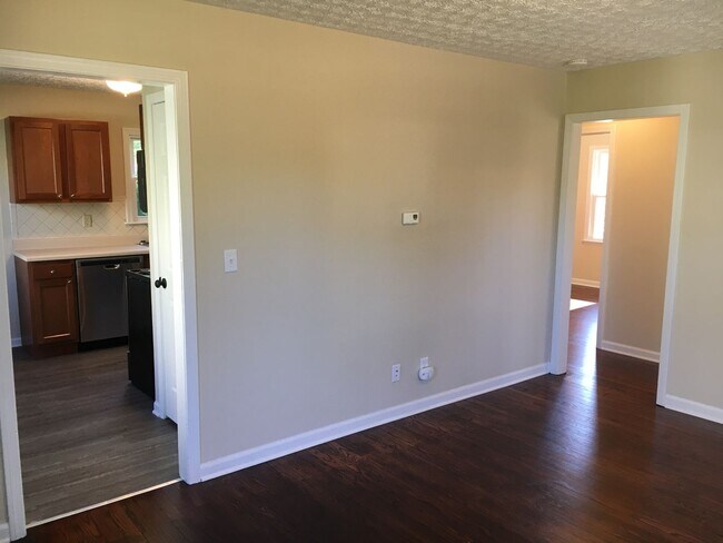 Building Photo - **2-BEDROOM HOME IN NORTH COLUMBUS!!**
