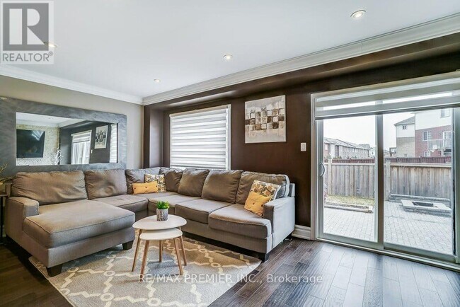 Photo du bâtiment - 1274 Costigan Rd