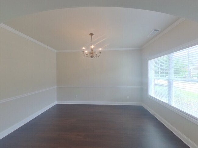 Building Photo - NOW AVAILABLE! - 752 Lynnfield Dr, Lawrenc...