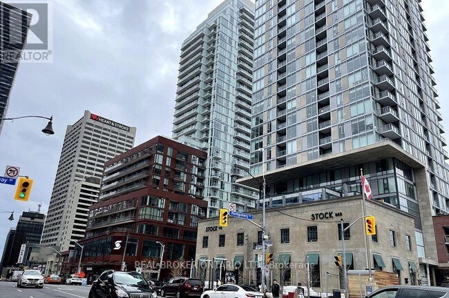 Photo du bâtiment - 2-2 Broadway Ave