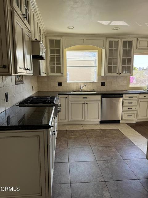 Building Photo - 5295 Aurora Dr