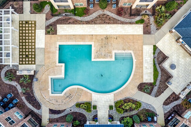 Piscina - The Village at Marquee Station
