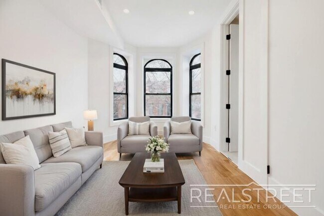 Foto del edificio - 3BR / 2BA with In-Unit Washer & Dryer