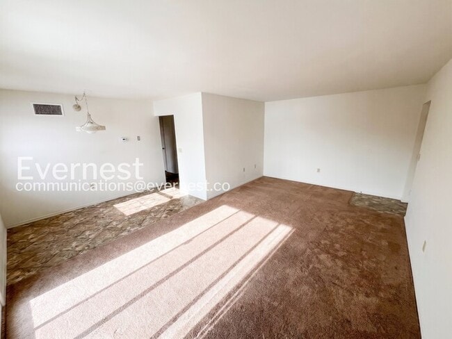 Building Photo - 12914 N Cresap St