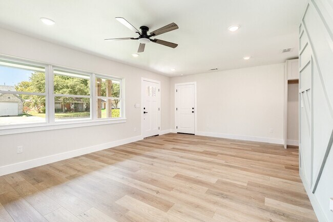 Foto del edificio - 13520 Glenside Dr