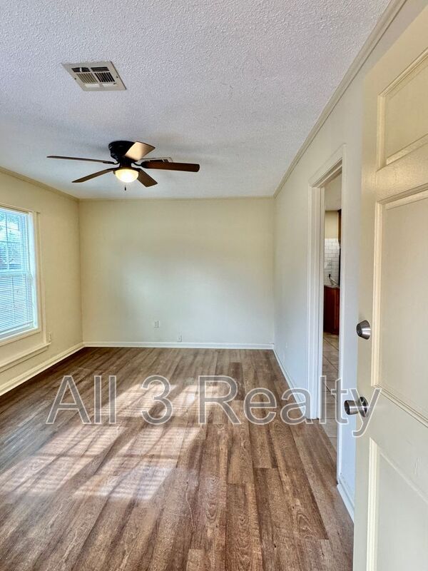 Foto del edificio - 6332 Pinebrook Dr