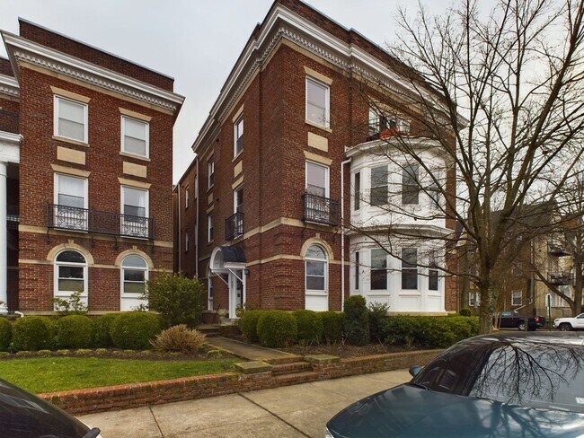 Foto del edificio - Perfect 2 Bedroom Condo in Byrd Park Avail...