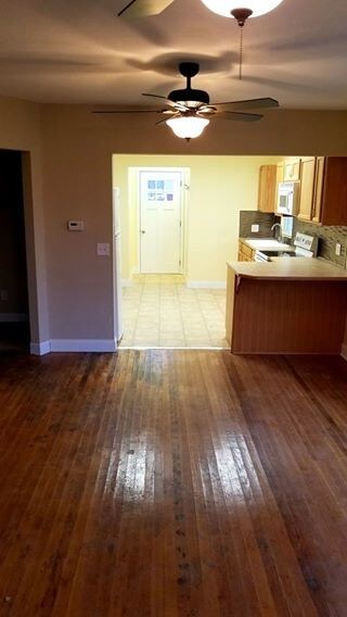 Sala de estar - 115 W 1st Ave
