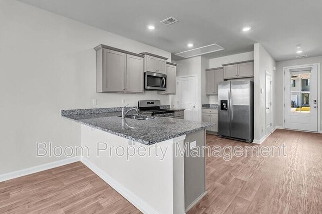 Building Photo - 602 Solar Ct