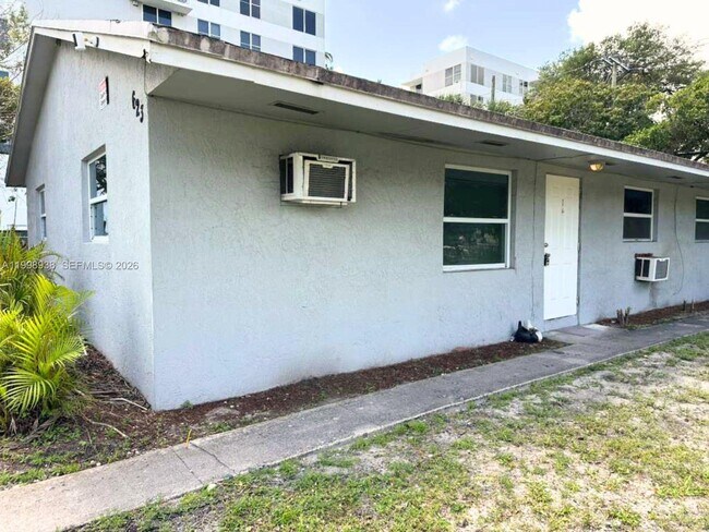Foto del edificio - 623 NW 3rd Ave