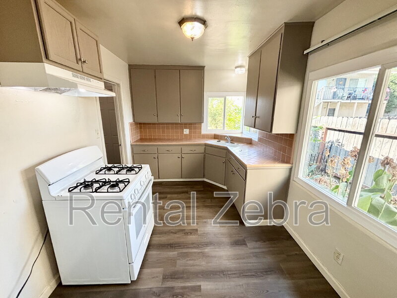Photo - 1246 W 19th St