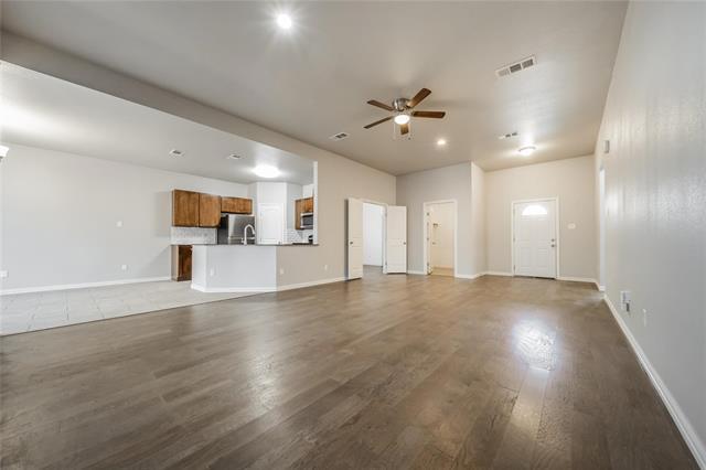 Foto del edificio - 8425 Whitney Dr