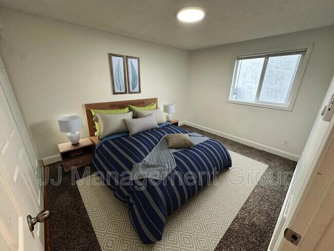 Foto del edificio - 230 E 7th Ave