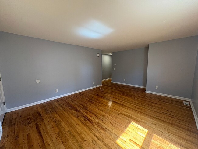 Building Photo - 519 Asbury Ave