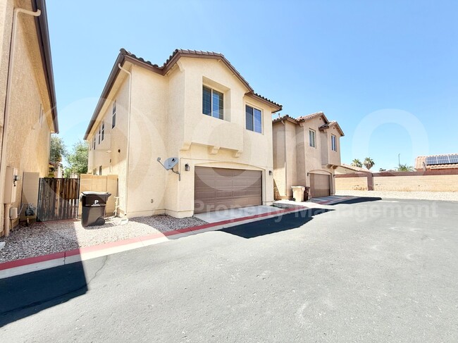 Building Photo - 9218 W Meadow Dr