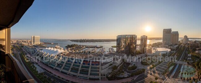 Foto del edificio - 100 Harbor Dr