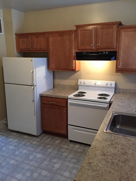 Building Photo - Stunning Riverside Apartment - No App Fee!