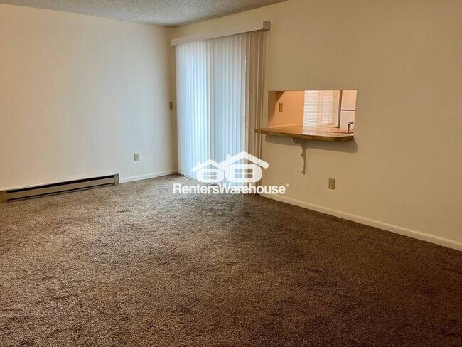 Building Photo - Don't miss this recently updated spacious 1 Bed 1 Bath Condo