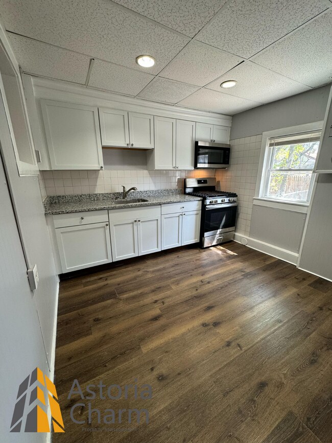 Foto del edificio - 1BD/1BA + Den Townhouse For Rent!