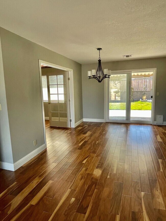 Building Photo - 3 br, 2 bath House - 428 Palomino Ln