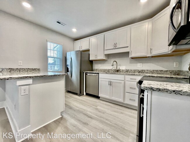 Building Photo - 3 br, 2.5 bath House - 2809 Mercer Dr
