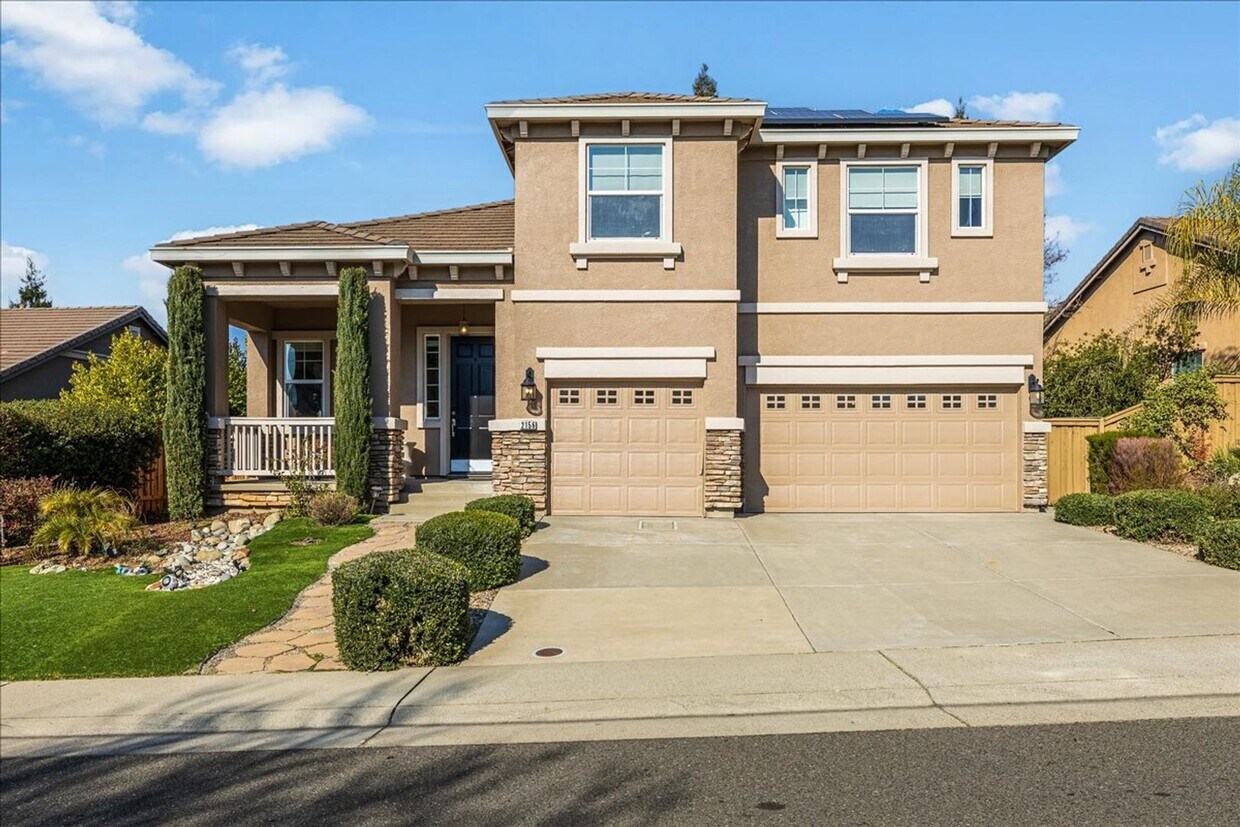 Foto principal - Elegant & Spacious 4 Bedroom Home Near Fol...