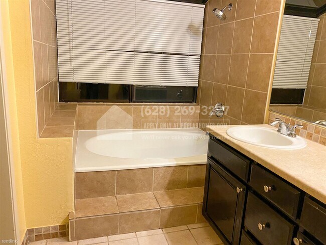 Foto del edificio - 2 br, 2.5 bath Townhome - 1909 Magdalena C...