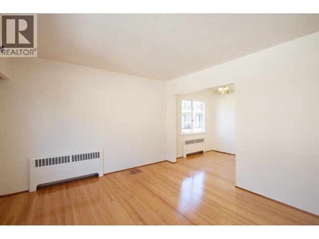 Photo du bâtiment - 1339-1371 W 71st Ave