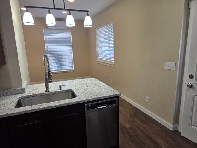 Foto del edificio - 105 Elbow Ct