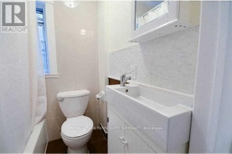 Building Photo - 979 Mt Pleasant Rd