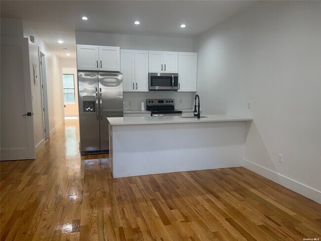 Building Photo - 172 Herzl St