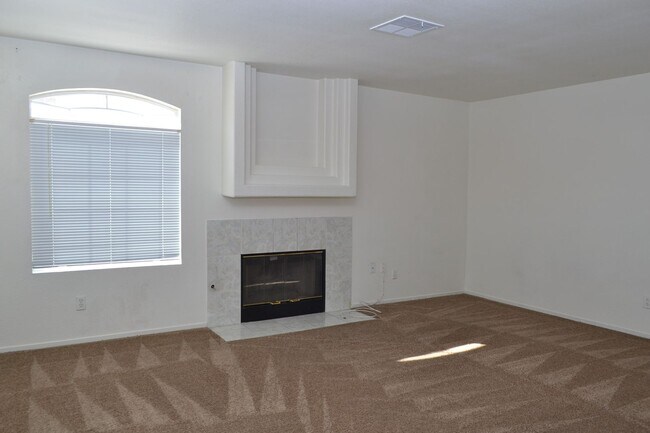 Foto del edificio - SW - ROOMY 3 BEDROOM 2.5 BATH TOWNHOME - 8...