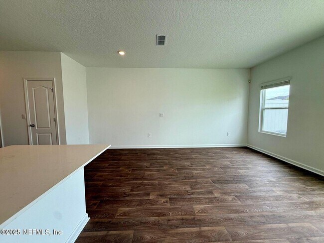 Foto del edificio - 1469 Jeremiah St